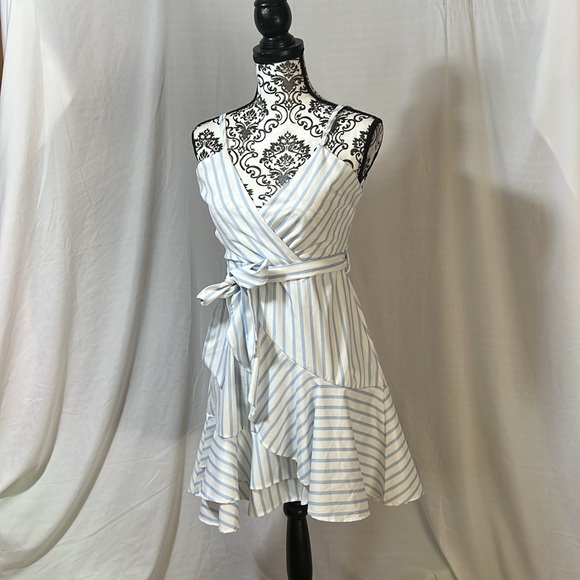 Adorable blue and white dress - Picture 5 of 7